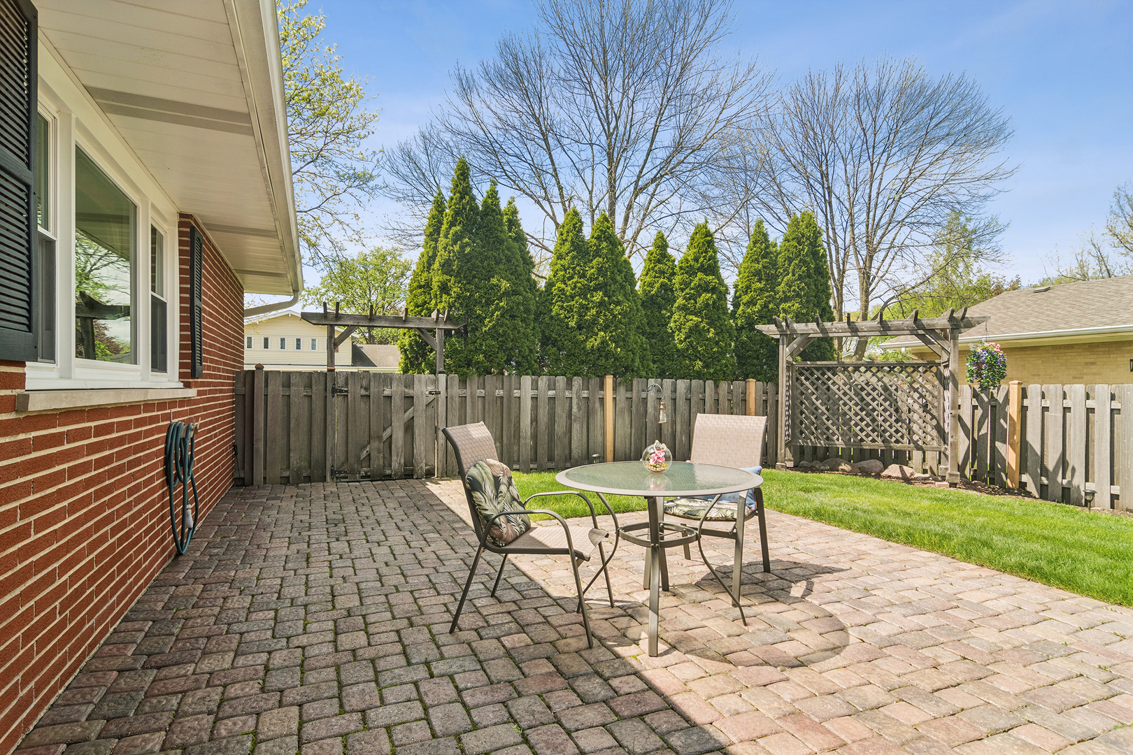 1600 E Linden Lane, Mount Prospect, IL 60056