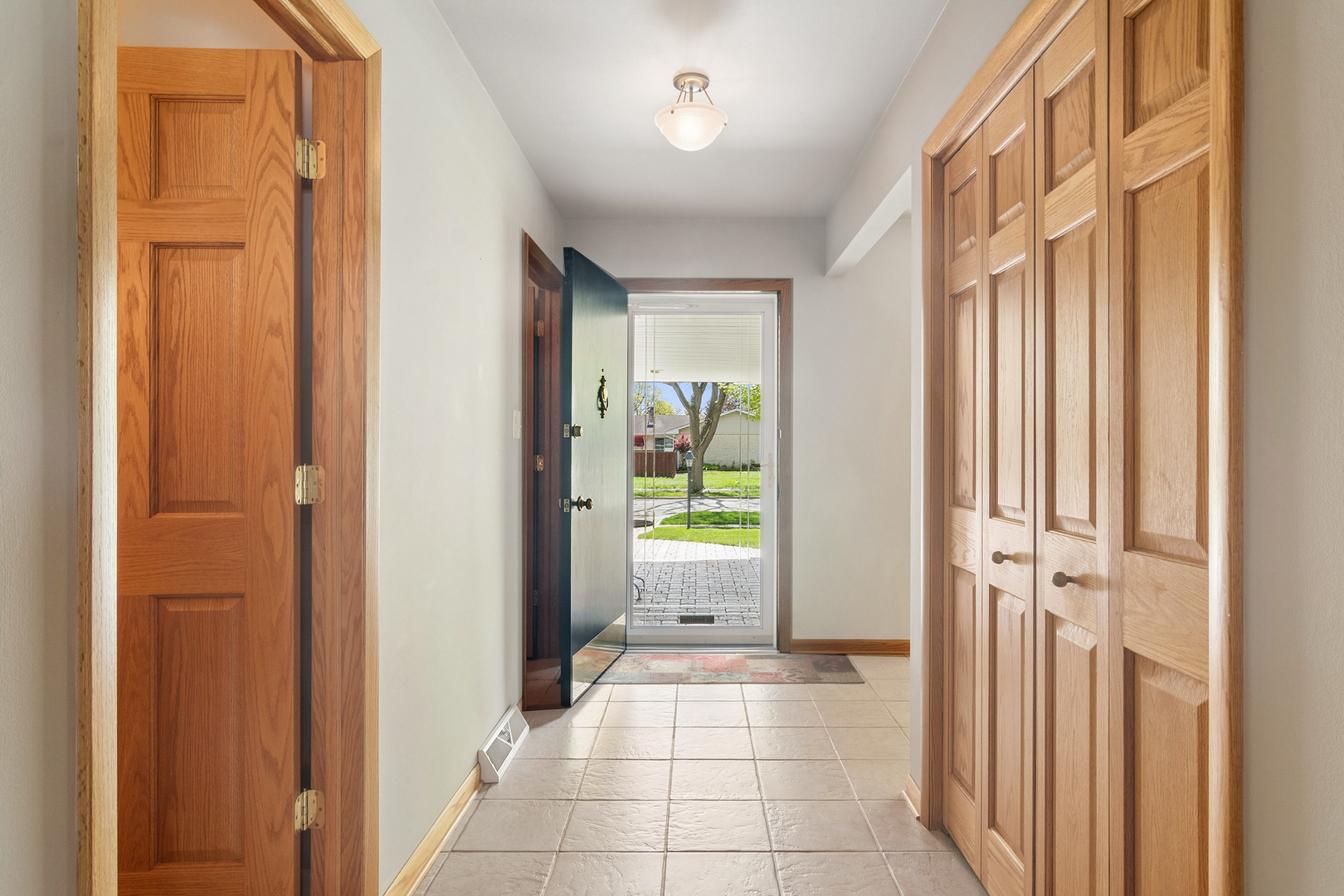 1600 E Linden Lane, Mount Prospect, IL 60056