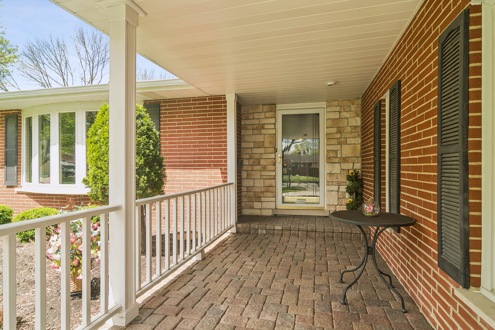 1600 E Linden Lane, Mount Prospect, IL 60056