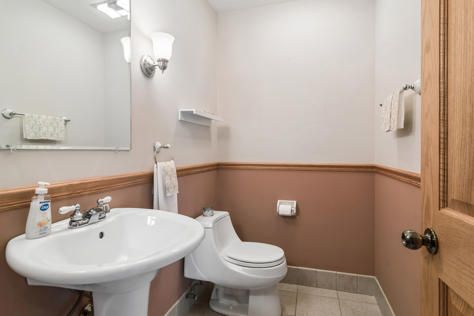 1600 E Linden Lane, Mount Prospect, IL 60056