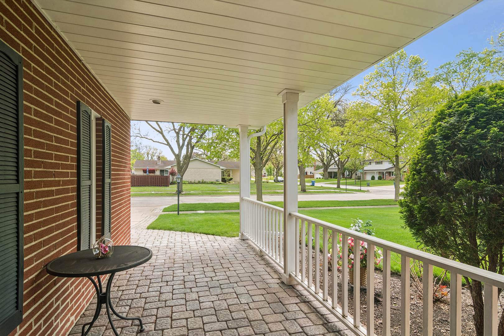 1600 E Linden Lane, Mount Prospect, IL 60056
