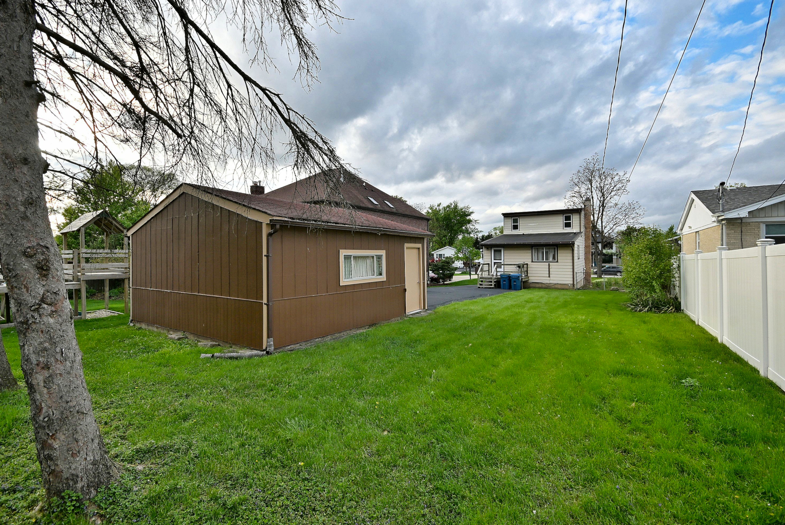 586 W Armitage Avenue, Elmhurst, IL 60126