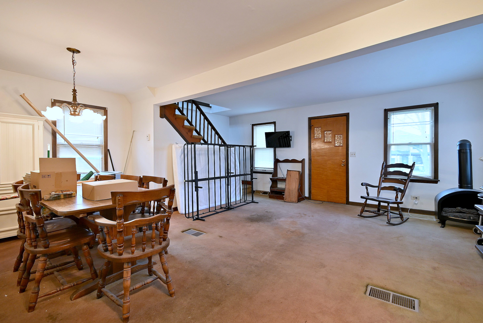 586 W Armitage Avenue, Elmhurst, IL 60126