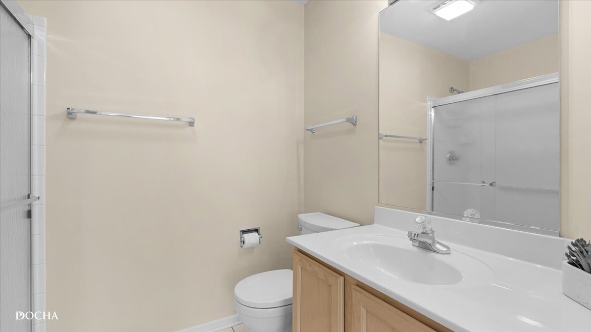 1660 Grove Avenue #B, Schaumburg, IL 60193
