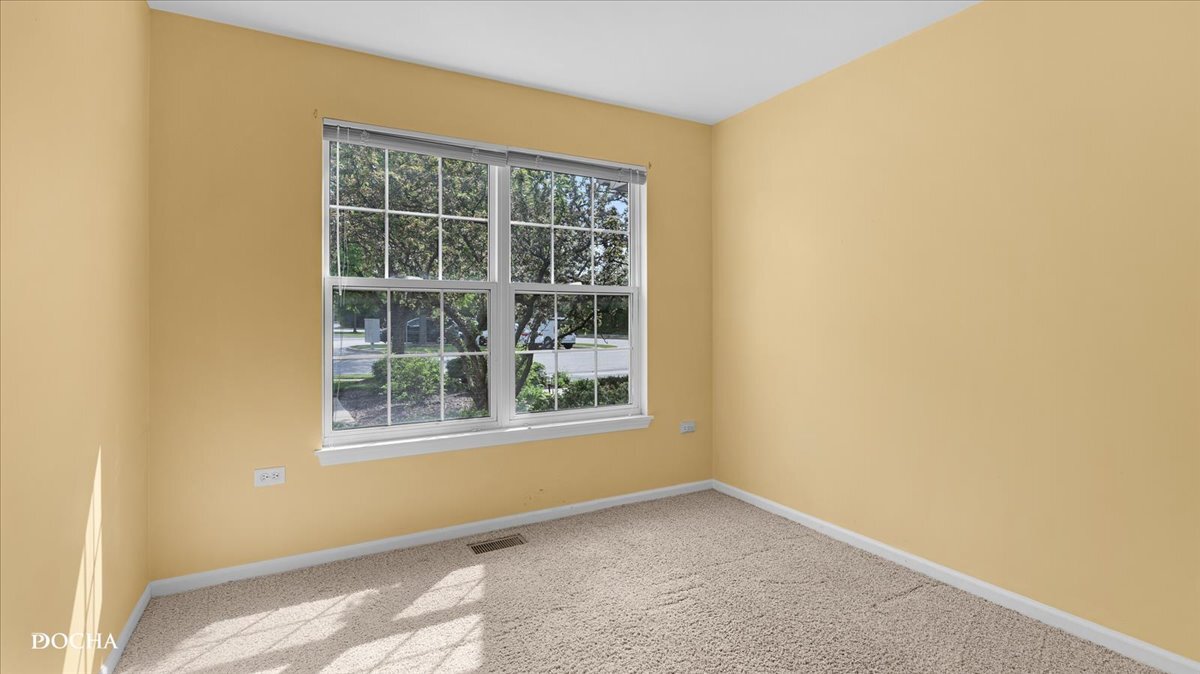 1660 Grove Avenue #B, Schaumburg, IL 60193