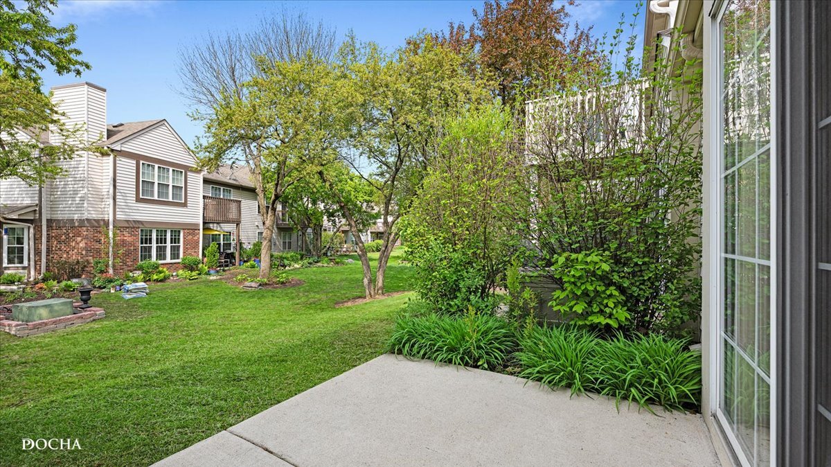 1660 Grove Avenue #B, Schaumburg, IL 60193