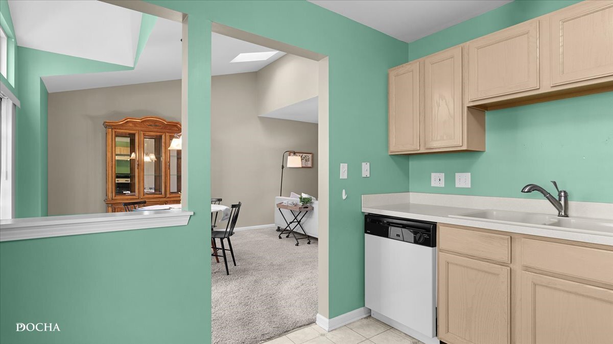 1660 Grove Avenue #B, Schaumburg, IL 60193