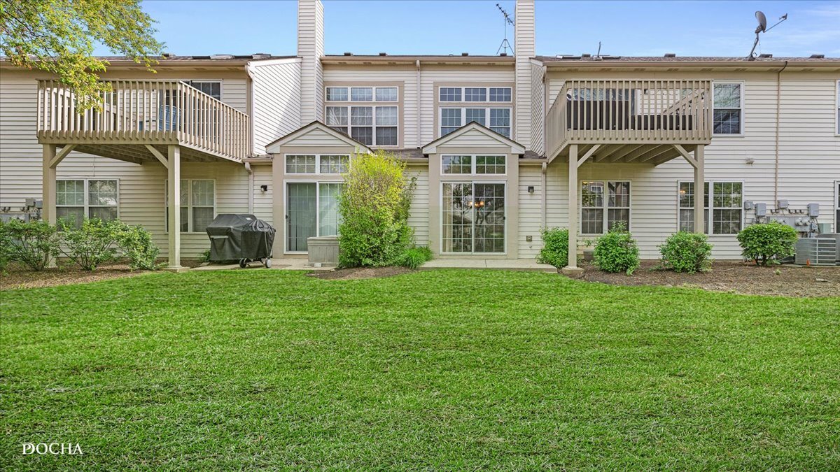1660 Grove Avenue #B, Schaumburg, IL 60193