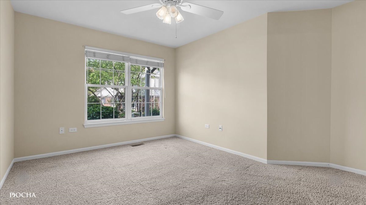 1660 Grove Avenue #B, Schaumburg, IL 60193