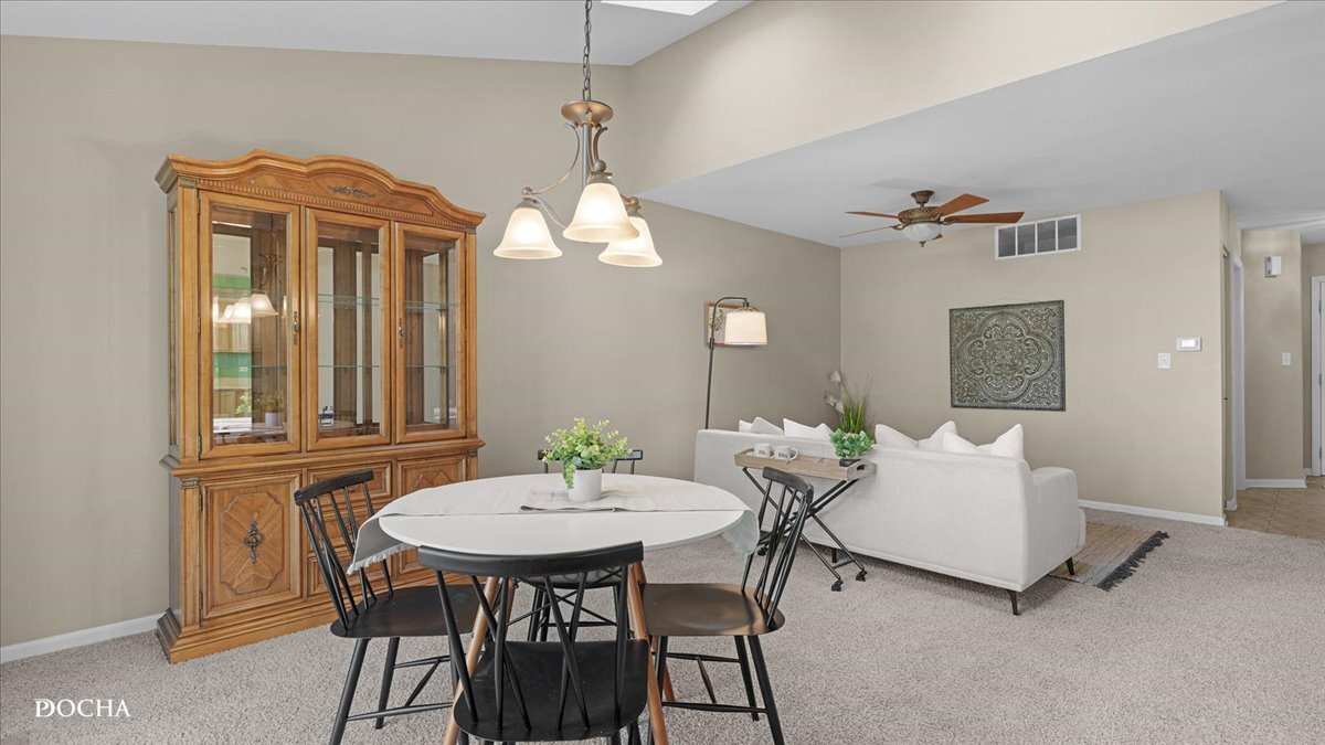 1660 Grove Avenue #B, Schaumburg, IL 60193