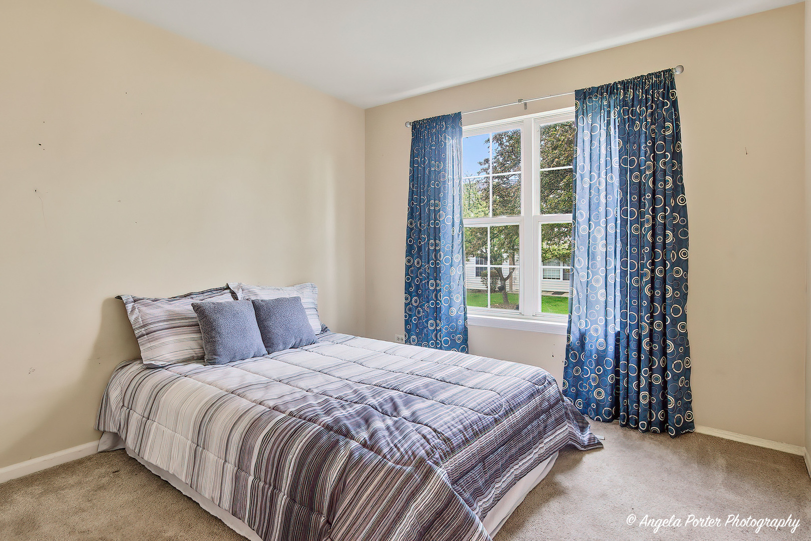 1152 N Red Oak Circle #1, Round Lake Beach, IL 60073
