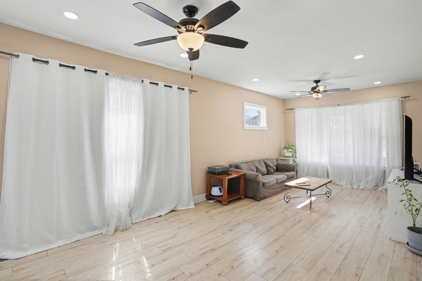 11315 S Stewart Avenue, Chicago, IL 60628