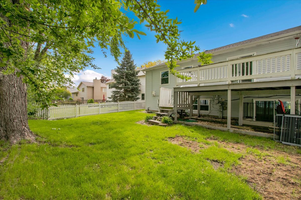 2080 Maplewood Circle, Naperville, IL 60563