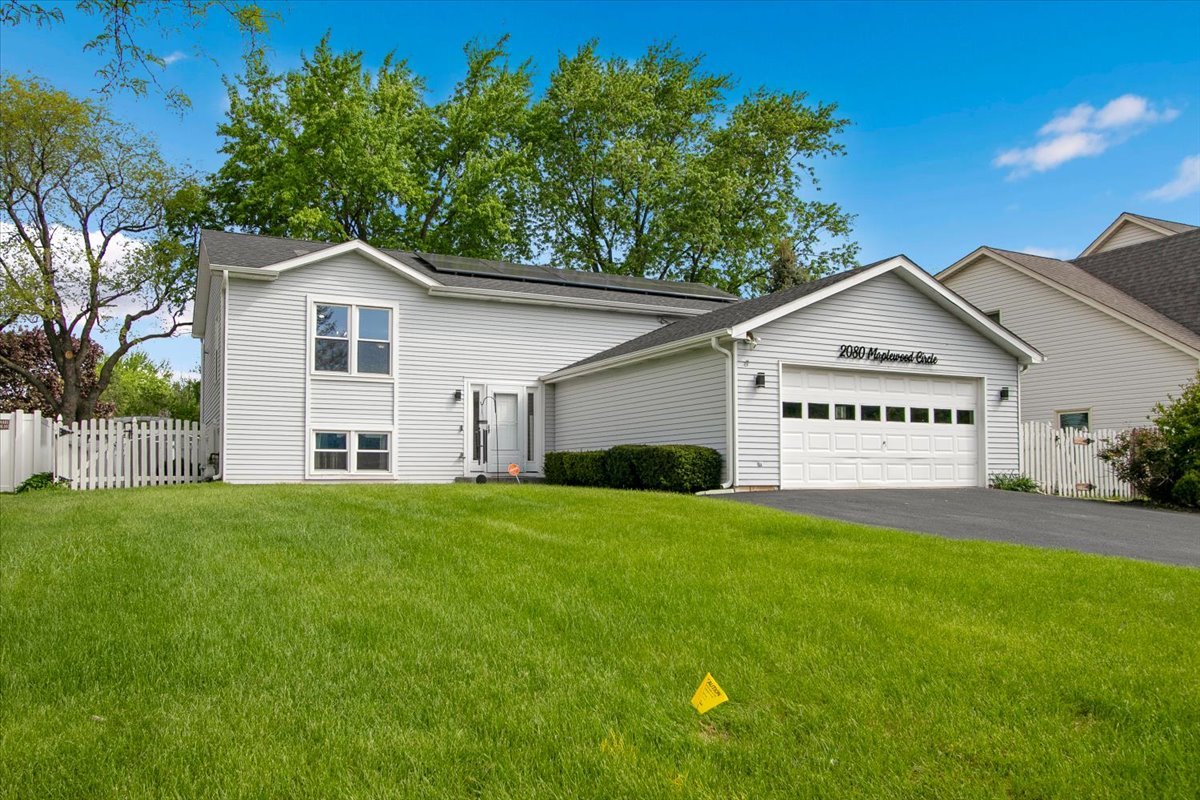 2080 Maplewood Circle, Naperville, IL 60563