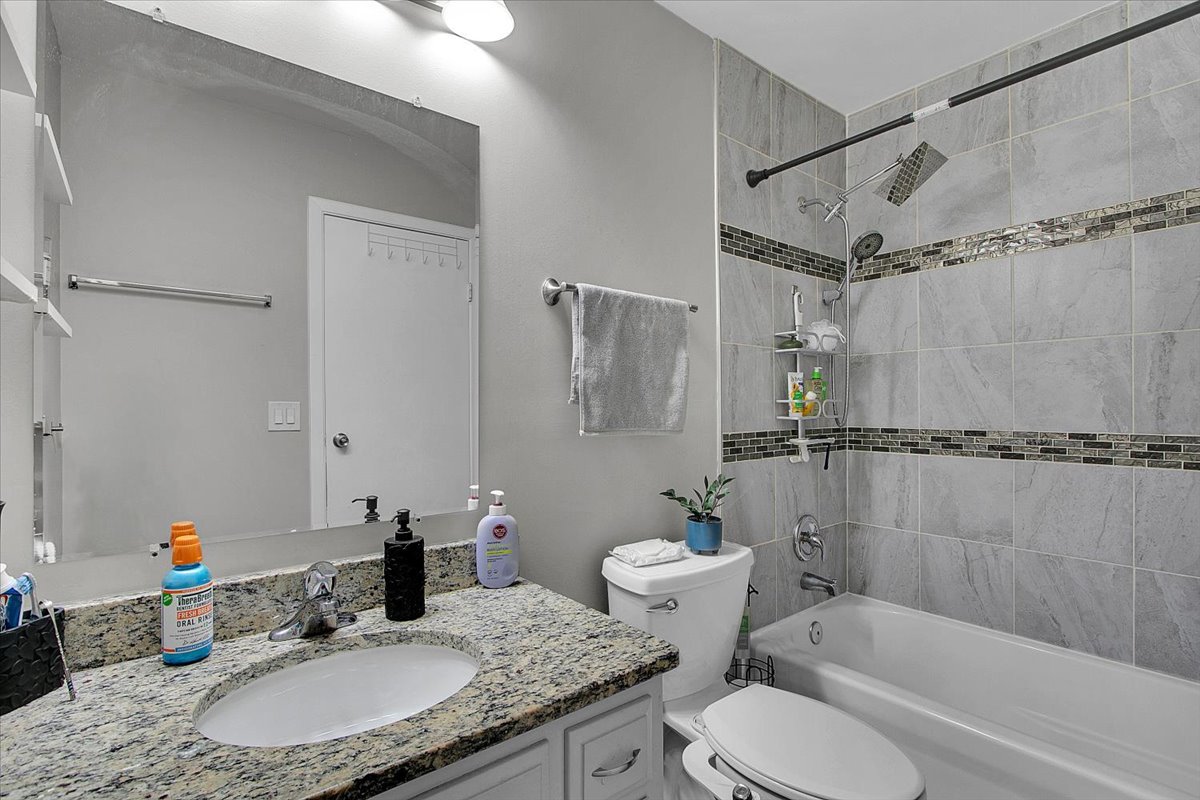 2080 Maplewood Circle, Naperville, IL 60563