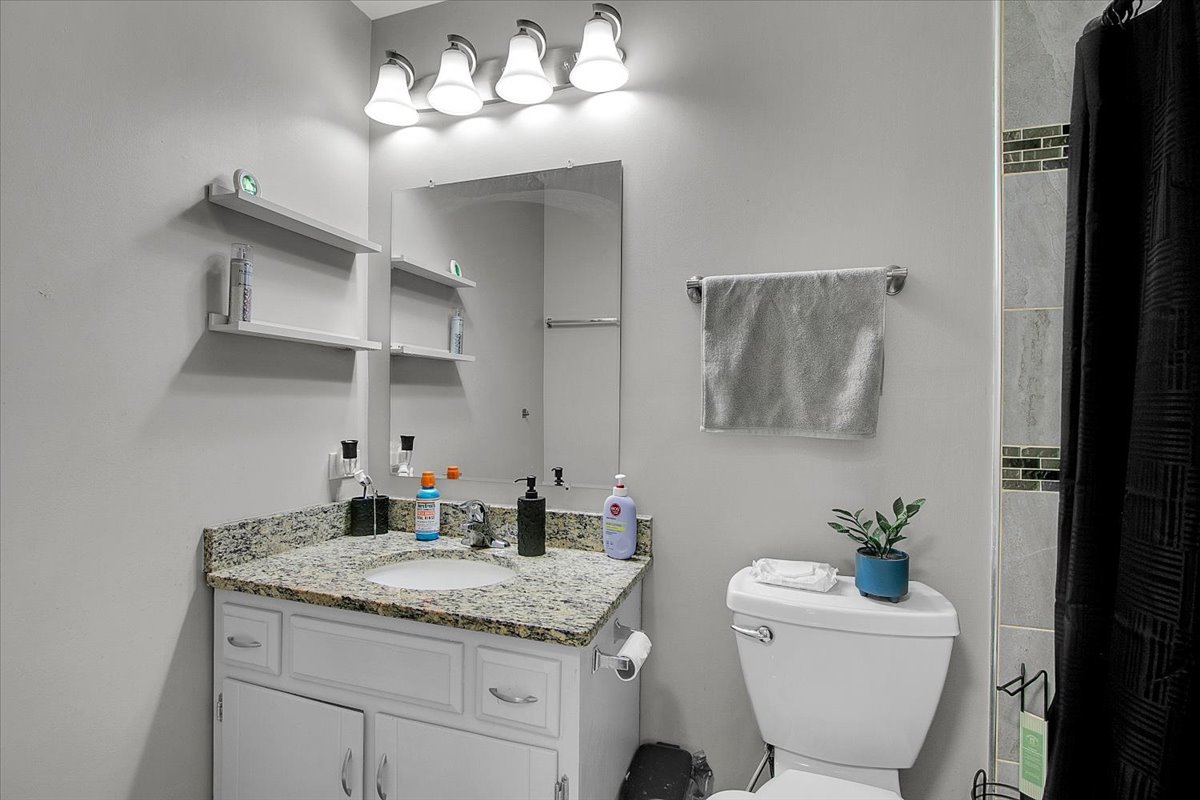 2080 Maplewood Circle, Naperville, IL 60563