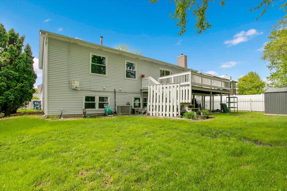 2080 Maplewood Circle, Naperville, IL 60563