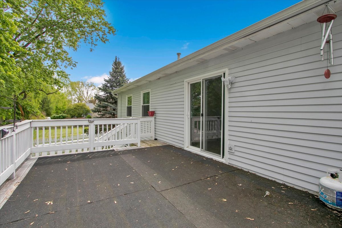 2080 Maplewood Circle, Naperville, IL 60563