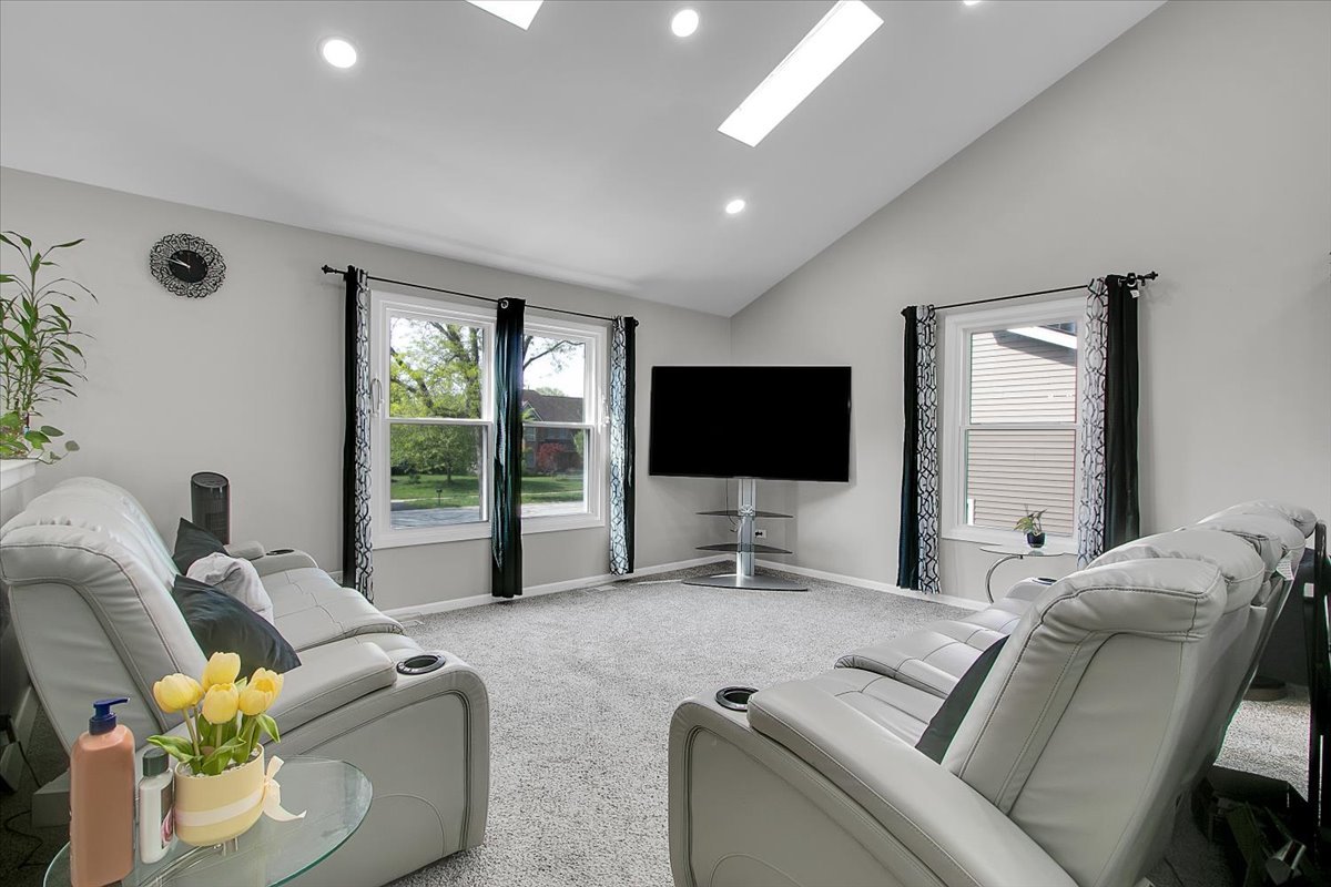 2080 Maplewood Circle, Naperville, IL 60563