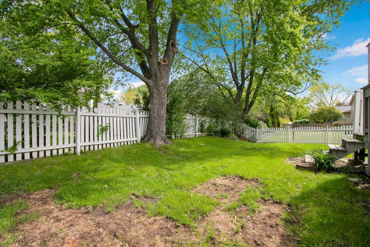 2080 Maplewood Circle, Naperville, IL 60563