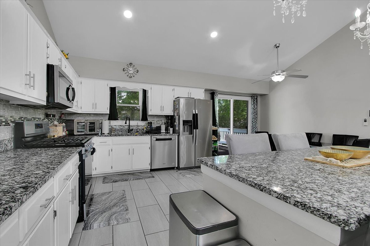 2080 Maplewood Circle, Naperville, IL 60563