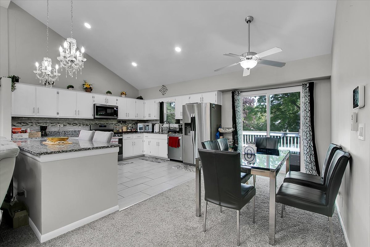 2080 Maplewood Circle, Naperville, IL 60563