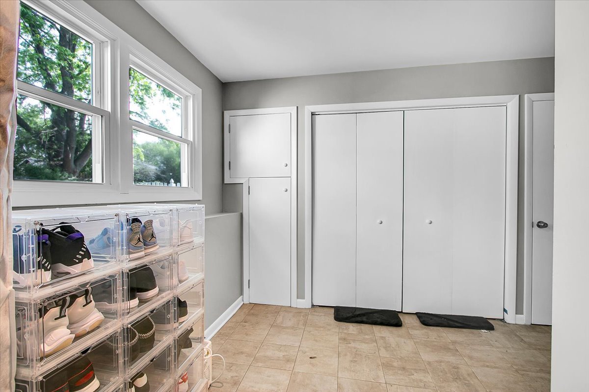 2080 Maplewood Circle, Naperville, IL 60563