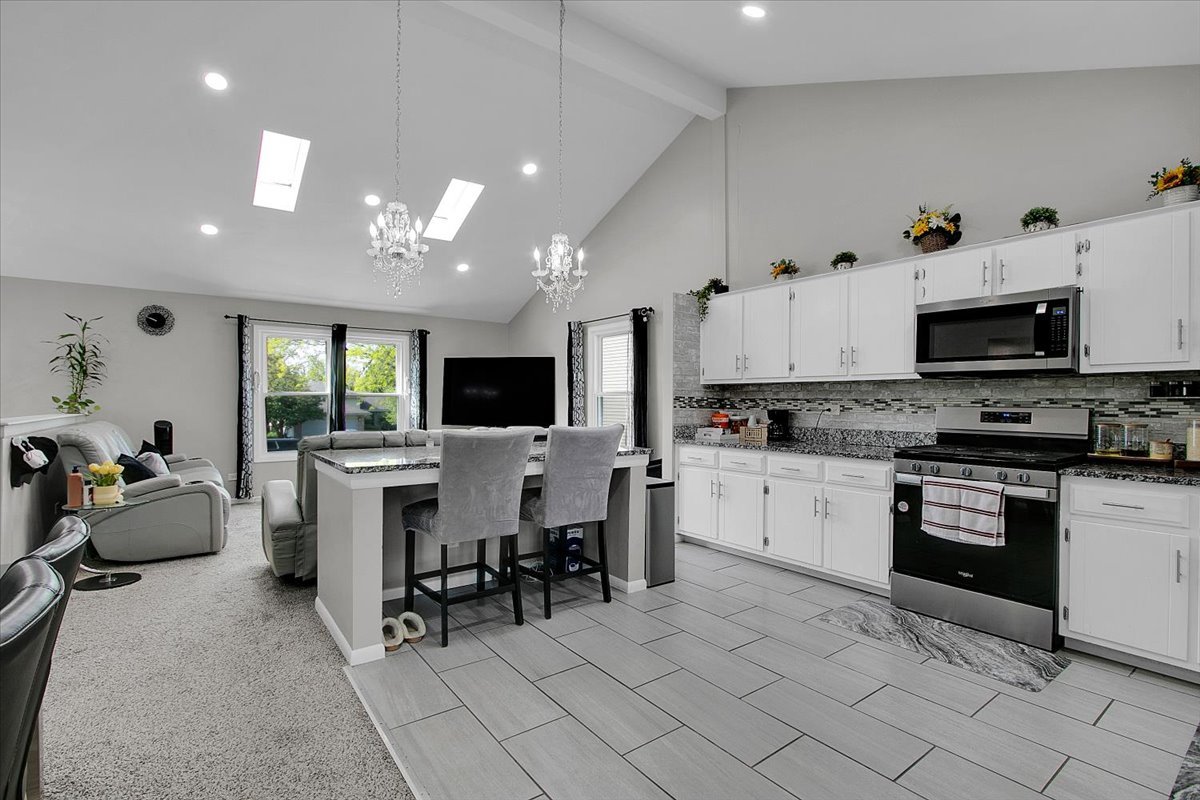 2080 Maplewood Circle, Naperville, IL 60563