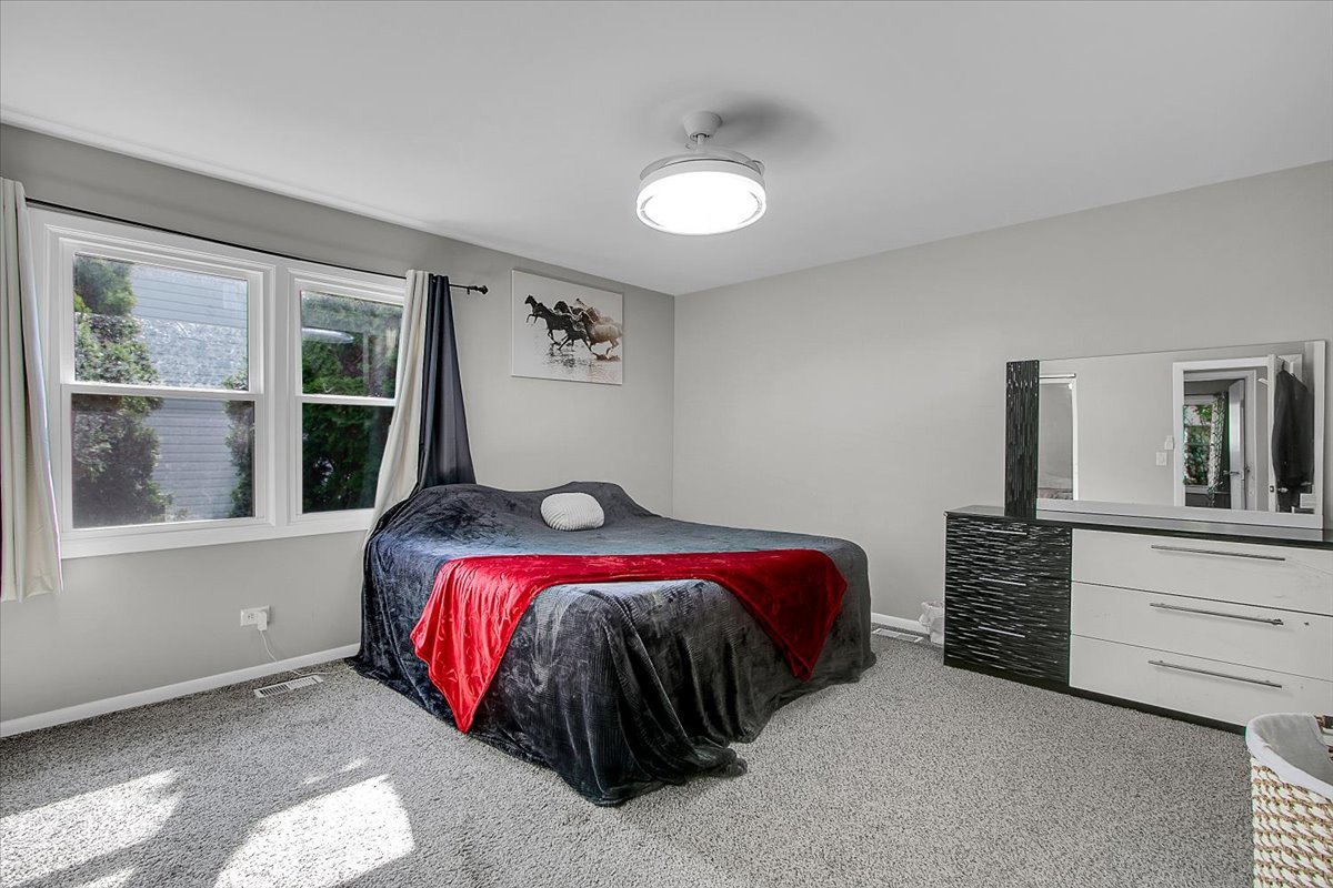 2080 Maplewood Circle, Naperville, IL 60563