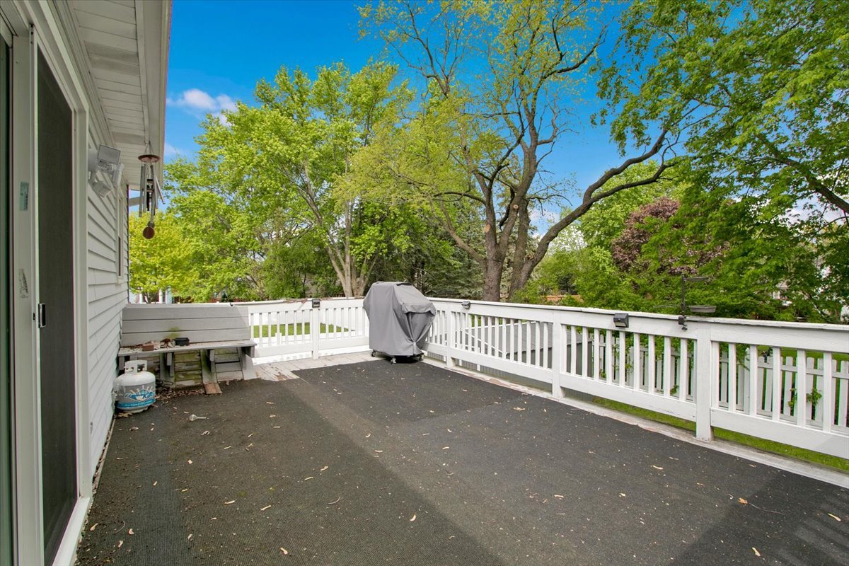 2080 Maplewood Circle, Naperville, IL 60563