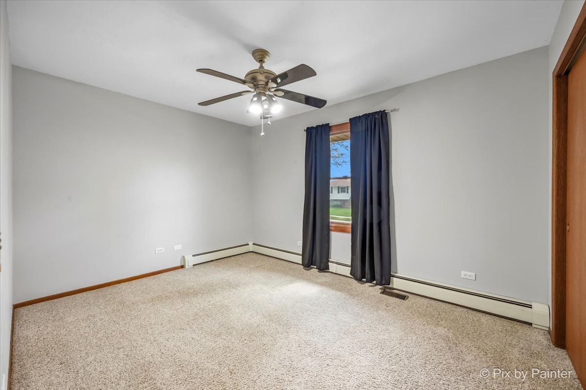 262 Woodville Lane, Schaumburg, IL 60193