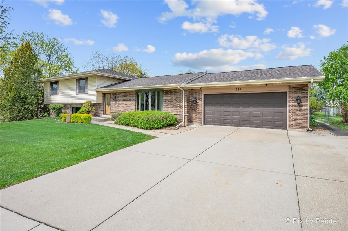 262 Woodville Lane, Schaumburg, IL 60193