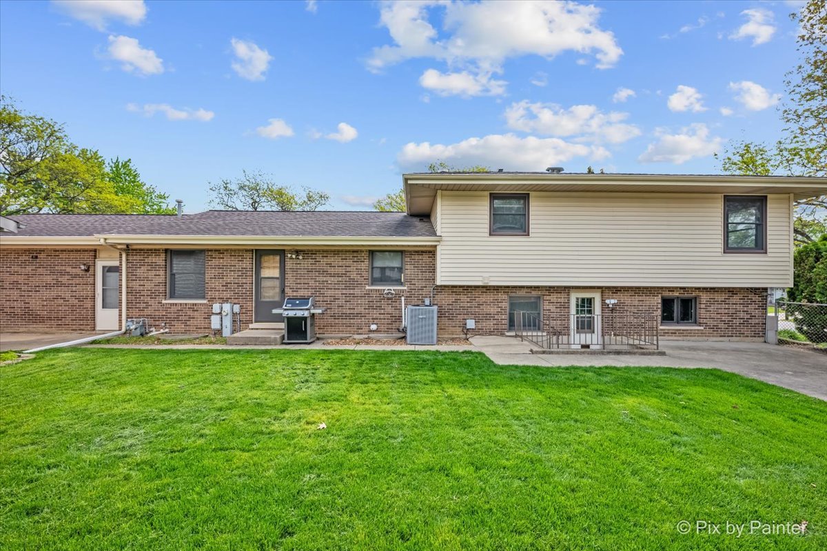 262 Woodville Lane, Schaumburg, IL 60193