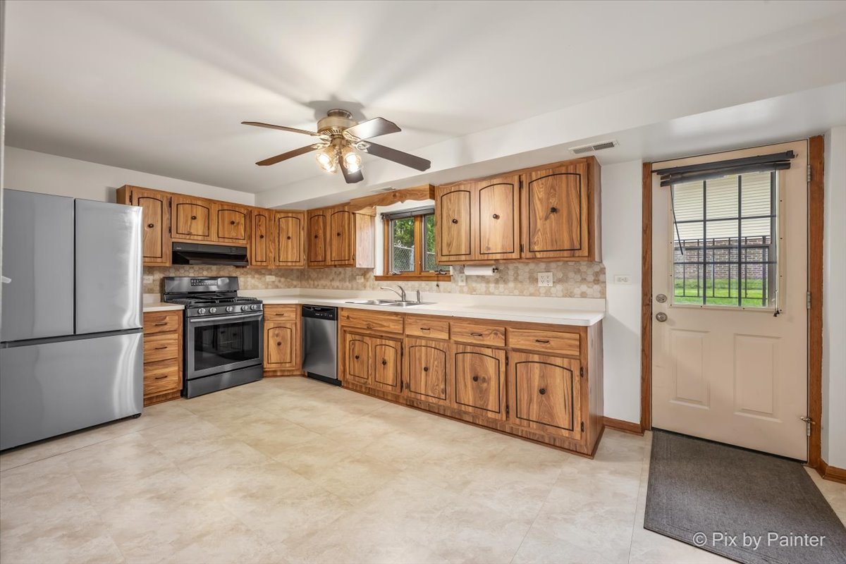 262 Woodville Lane, Schaumburg, IL 60193
