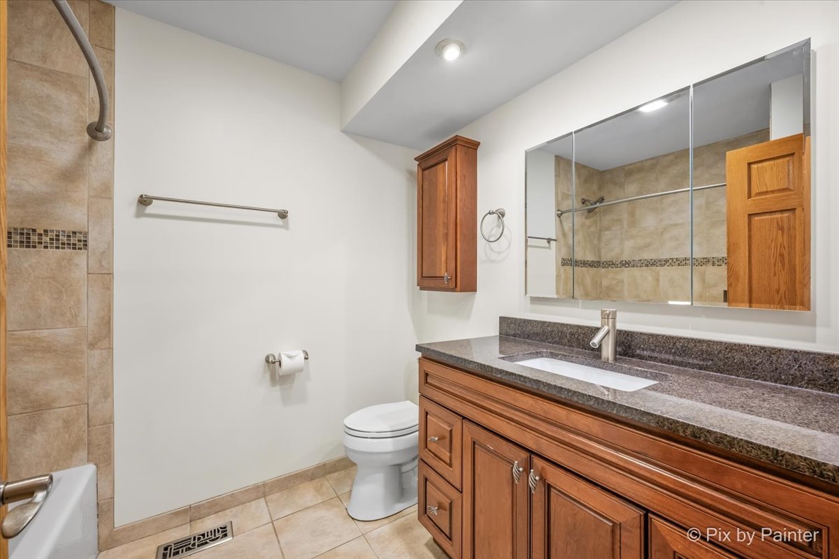 262 Woodville Lane, Schaumburg, IL 60193