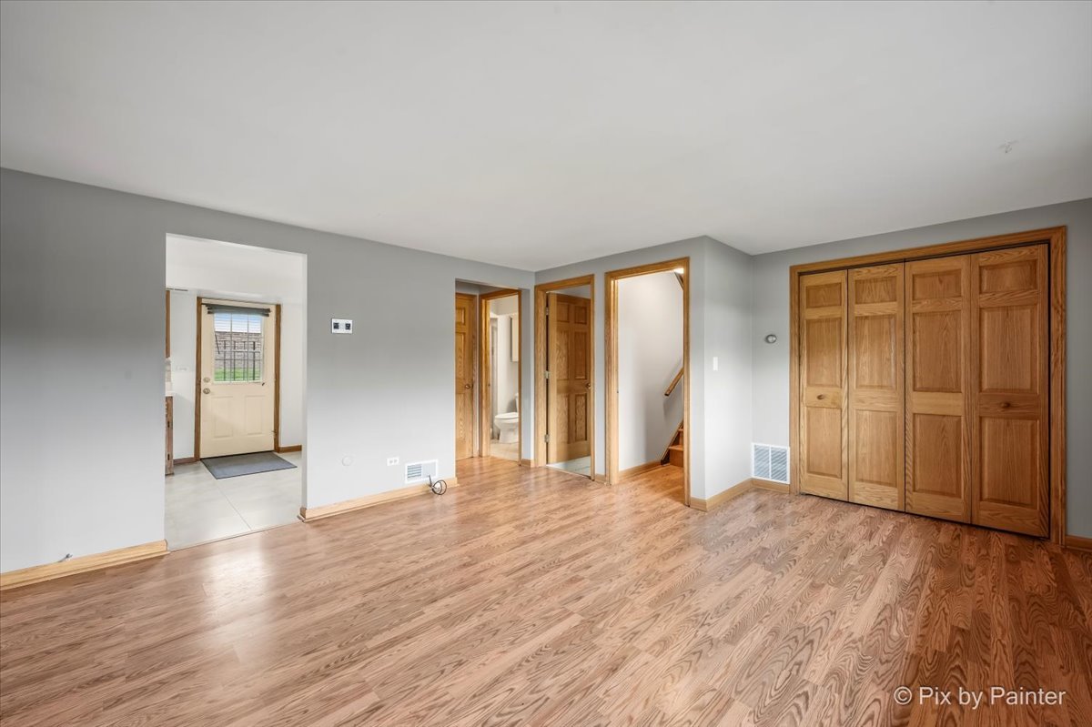 262 Woodville Lane, Schaumburg, IL 60193