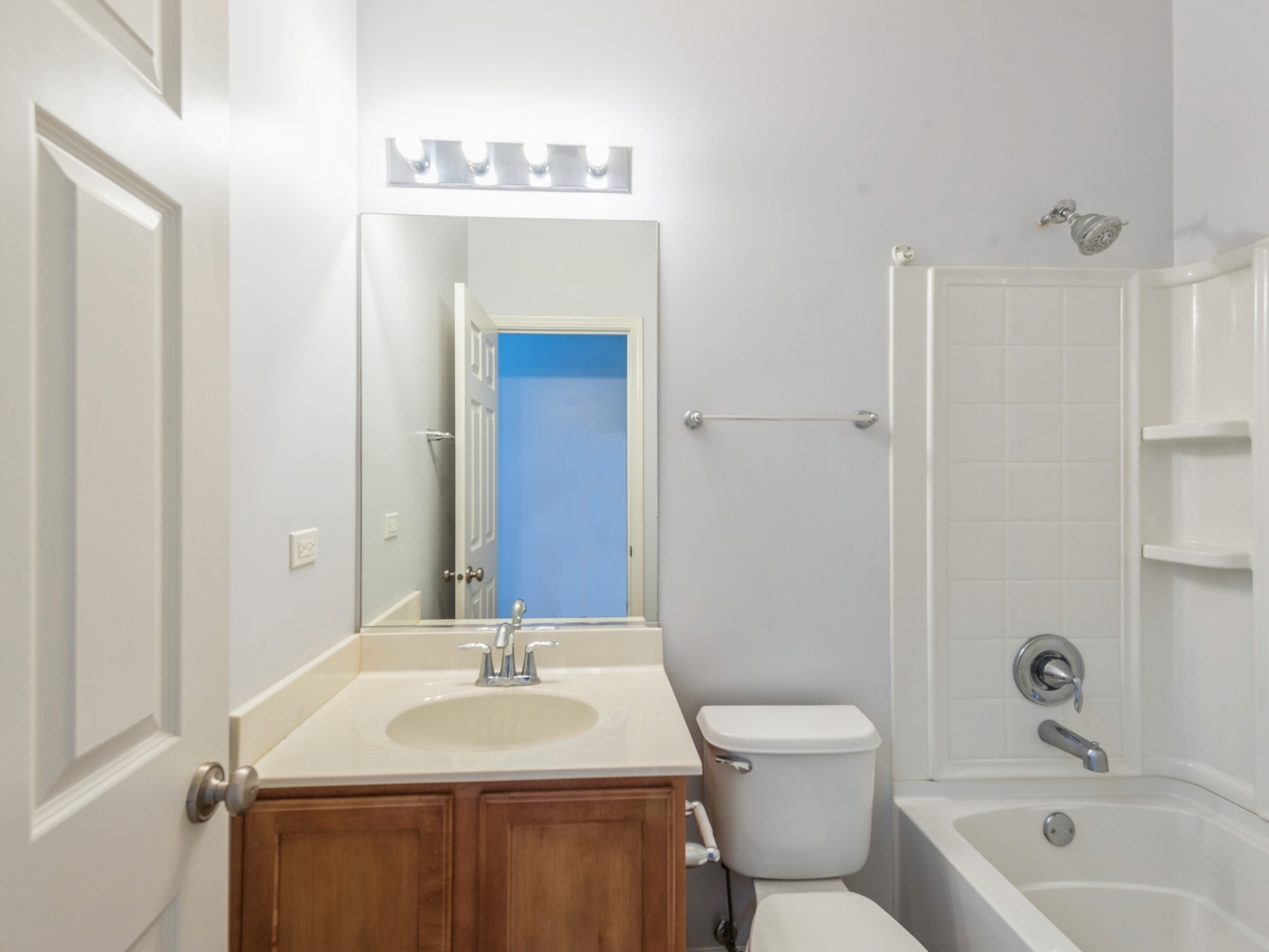 2243 Concord Drive #30-B, McHenry, IL 60050