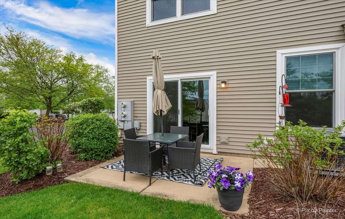 76 Johnson Court, North Aurora, IL 60542