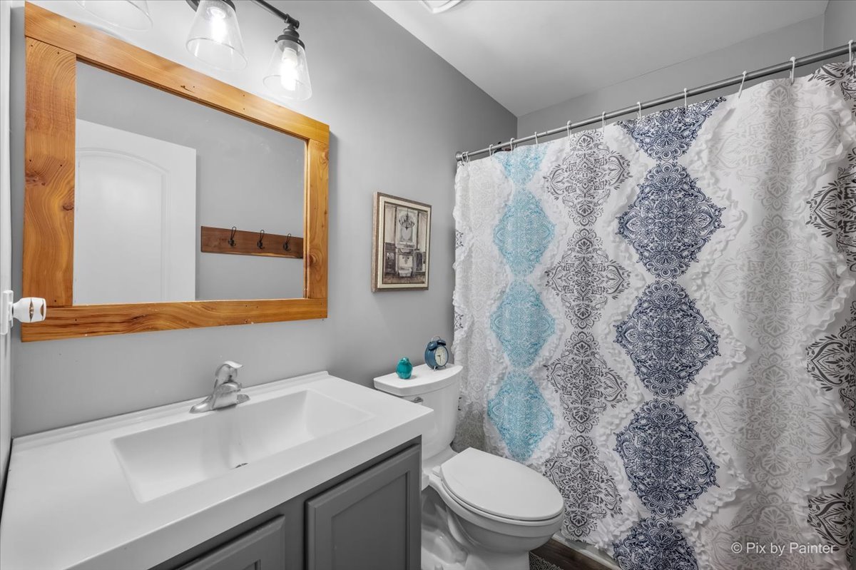 76 Johnson Court, North Aurora, IL 60542