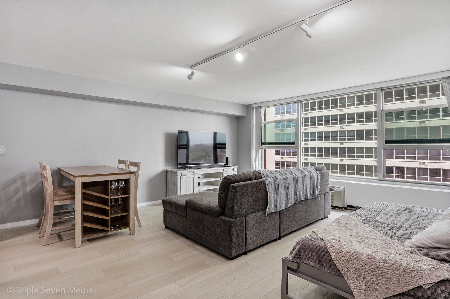 3600 N Lake Shore Drive #709, Chicago, IL 60613