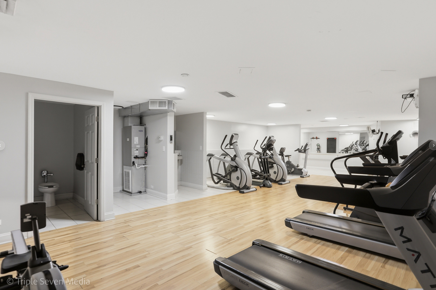 3600 N Lake Shore Drive #709, Chicago, IL 60613