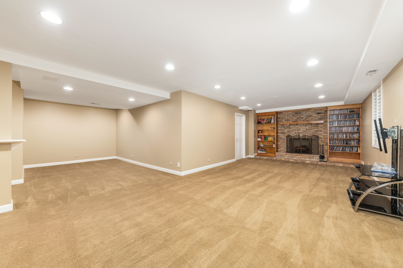 1437 Ambleside Circle, Naperville, IL 60540