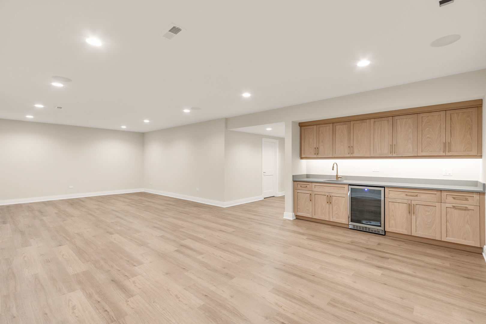 845 S Colfax Avenue, Elmhurst, IL 60126