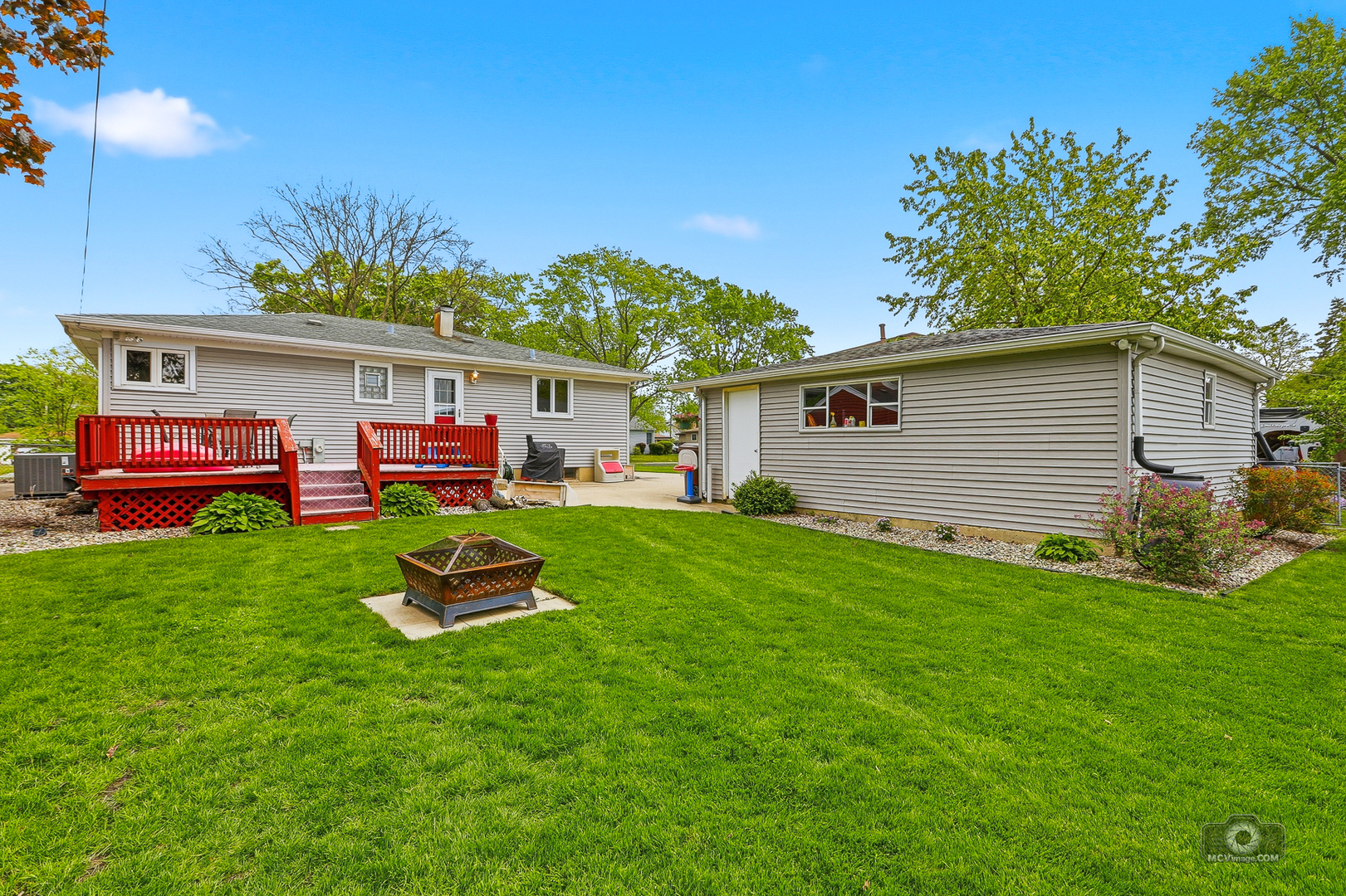 16806 Forest View Drive, Tinley Park, IL 60477