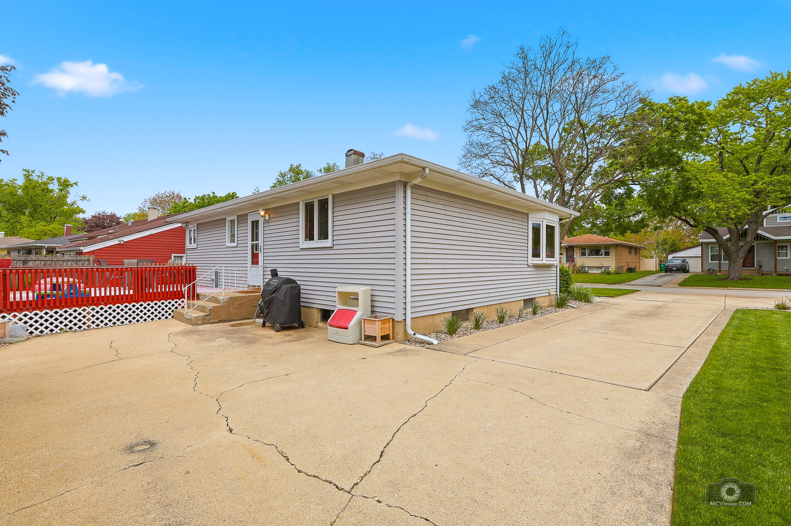16806 Forest View Drive, Tinley Park, IL 60477