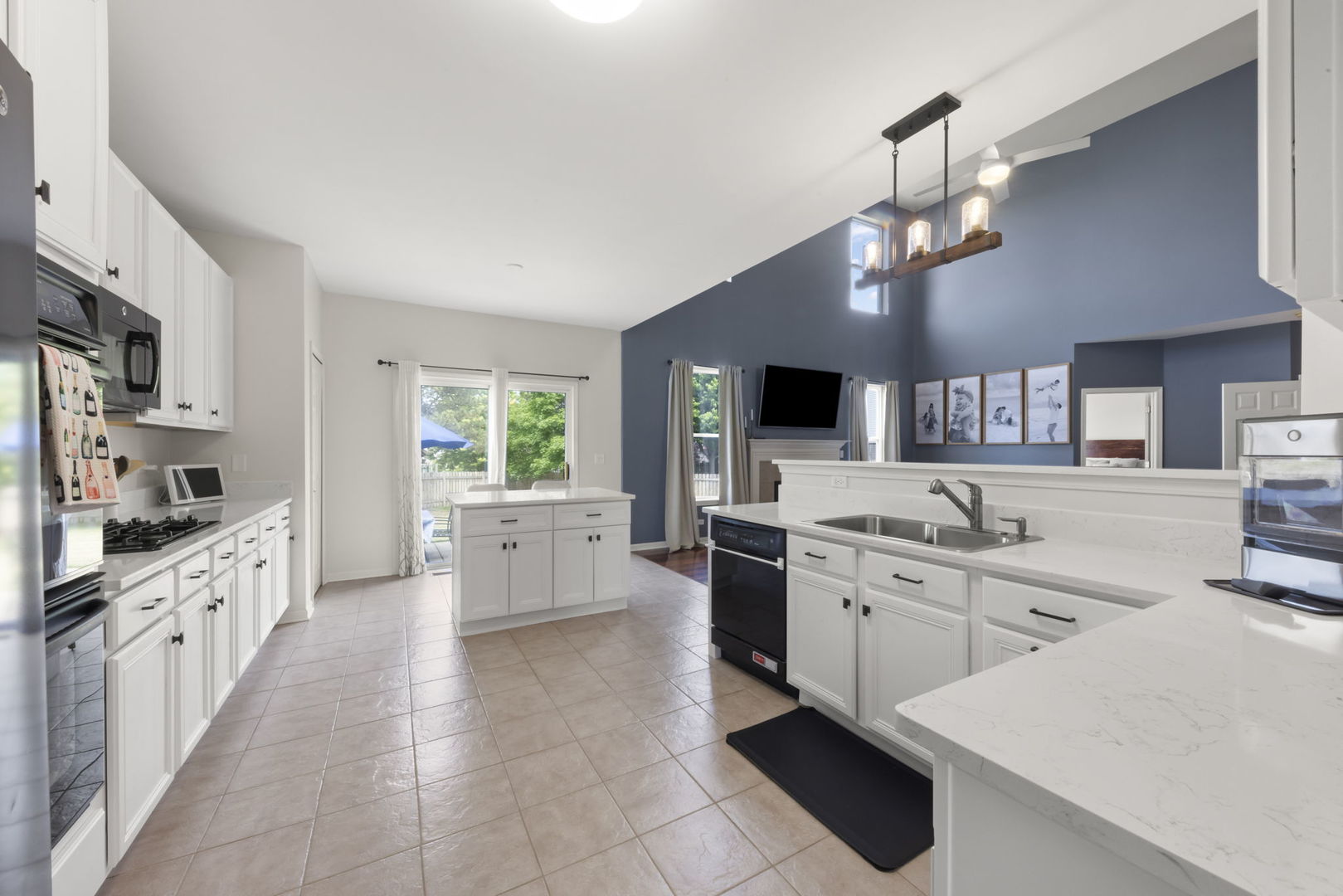 621 Lake Cornish Way, Algonquin, IL 60102