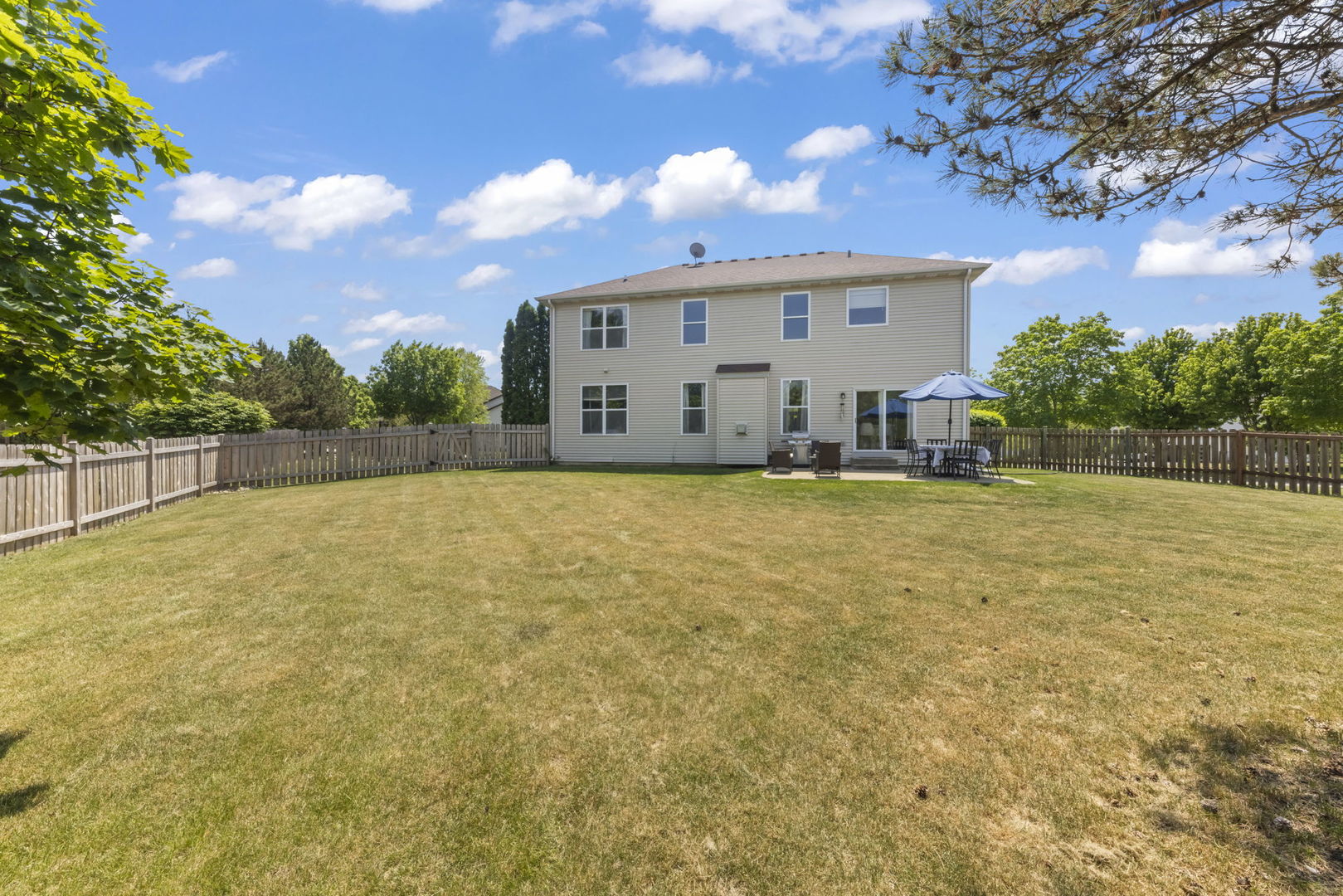 621 Lake Cornish Way, Algonquin, IL 60102