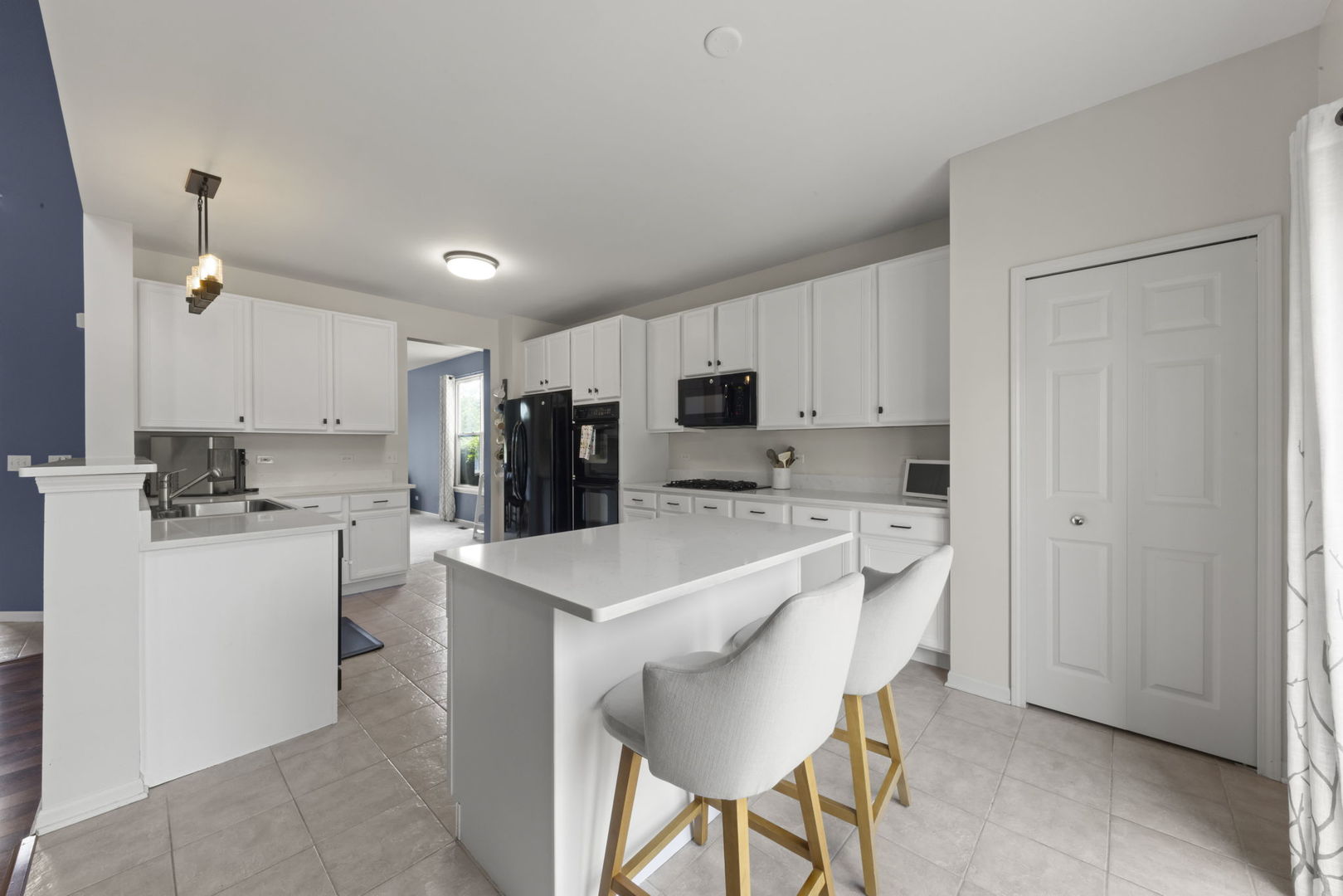621 Lake Cornish Way, Algonquin, IL 60102