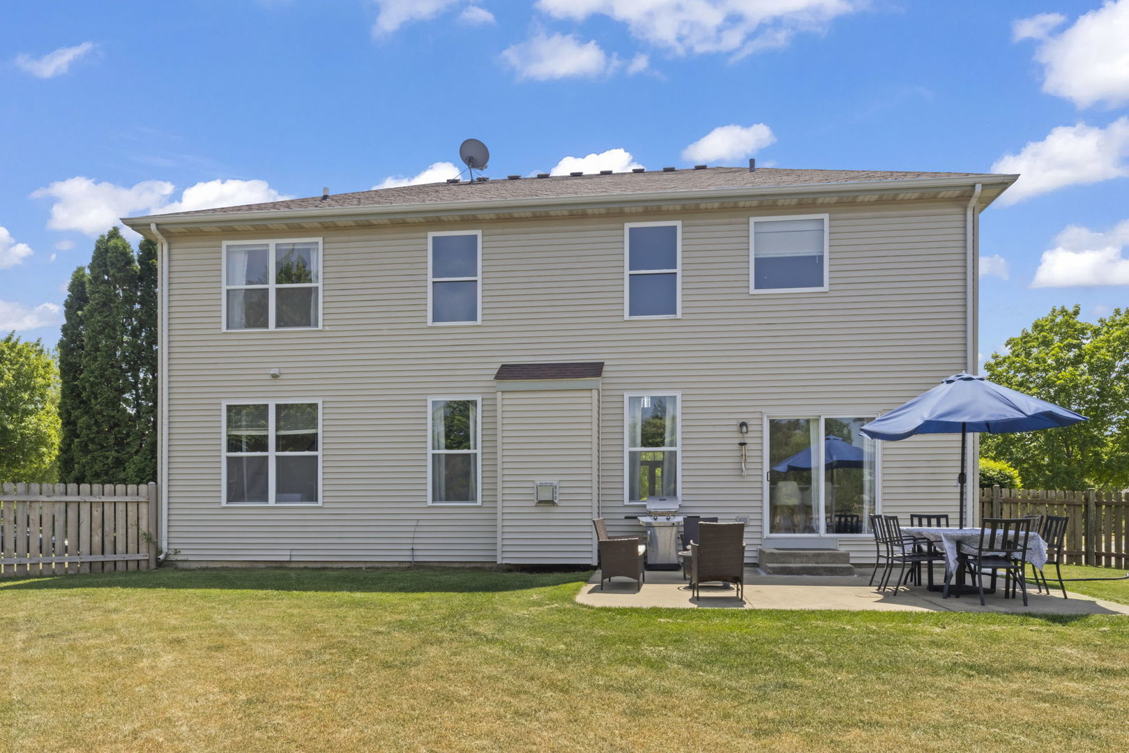 621 Lake Cornish Way, Algonquin, IL 60102