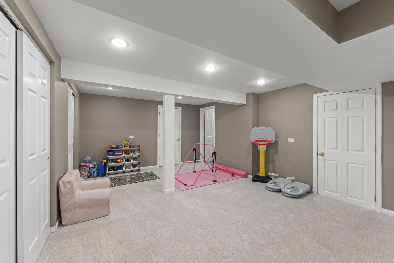 621 Lake Cornish Way, Algonquin, IL 60102